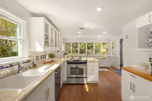 4340 NE 56th St, Seattle, WA 98105 - Photo 12