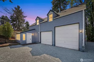 905 S 270th St, Des Moines, WA 98198 - Photo 2