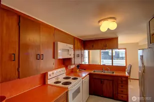 4607 Anaco Beach Rd, Anacortes, WA 98221 - Photo 10