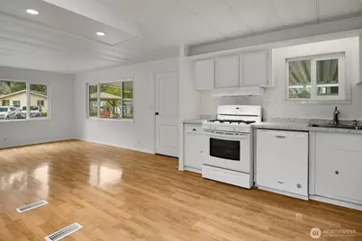18425 NE 95th St #113, Redmond, WA 98052 - Photo 10