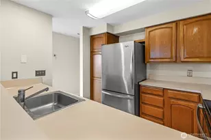 1301 S Puget Dr, Renton, WA 98055 - Photo 10