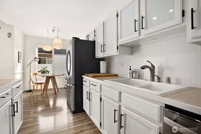 2117 N 107th Street #402, Seattle, WA 98133 - Photo 6