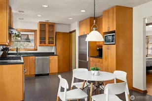 1821 N 47th St, Seattle, WA 98103 - Photo 2