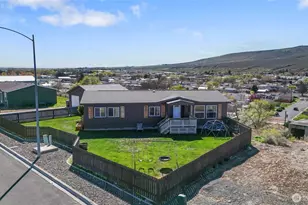 403 Hilltop Dr, Ephrata, WA 98823 - Photo 2