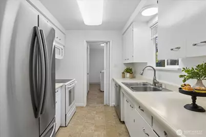 17219 Midvale Avenue N, Shoreline, WA 98133 - Photo 8