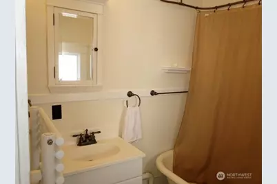 1921 44 Avenue SW, Seattle, WA 98116 - Photo 12