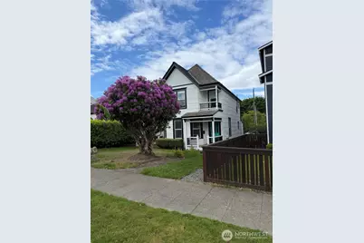 1921 44 Avenue SW, Seattle, WA 98116 - Photo 2