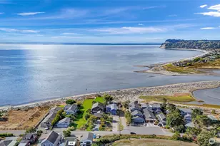 2402 Sunlight Beach Rd, Clinton, WA 98236 - Photo 1