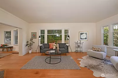 318 18th Avenue E, Seattle, WA 98112 - Photo 4