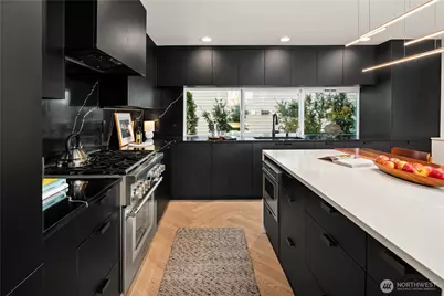 755 Hayes Street, Seattle, WA 98109 - Photo 12