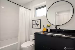 755 Hayes St, Seattle, WA 98109 - Photo 22