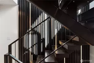 755 Hayes St, Seattle, WA 98109 - Photo 24