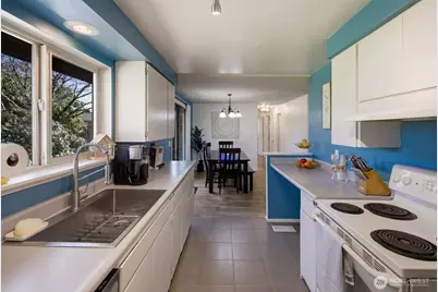 8554 NE 137th Pl, Kirkland, WA 98034 - Photo 10