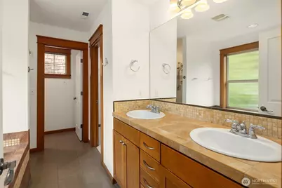 1905 NE 125th Street, Seattle, WA 98125 - Photo 12