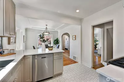 7032 12th Avenue NW, Seattle, WA 98117 - Photo 10