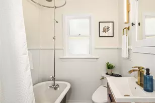 324 NE 54th St, Seattle, WA 98105 - Photo 14