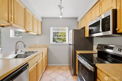 12345 Roosevelt Way NE #305, Seattle, WA 98125 - Photo 6
