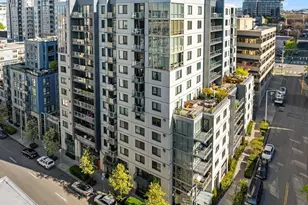 76 Cedar St, Seattle, WA 98121 - Photo 2