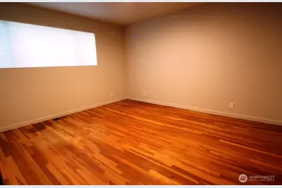 930 130th Avenue NE, Bellevue, WA 98005 - Photo 18