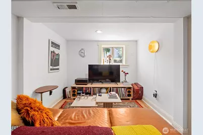 9701 Roosevelt Way NE, Seattle, WA 98115 - Photo 20