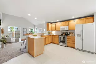 8913 1st Pl SE, Lake Stevens, WA 98258 - Photo 4