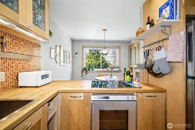 3423 W Government Way #7, Seattle, WA 98199 - Photo 6