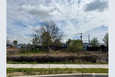 9917 NE Highland Dr, Moses Lake, WA 98837 - Photo 1