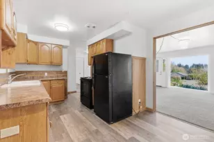 2098 NE Sunrise Dr, Bremerton, WA 98310 - Photo 28