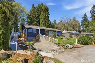 2098 NE Sunrise Dr, Bremerton, WA 98310 - Photo 4