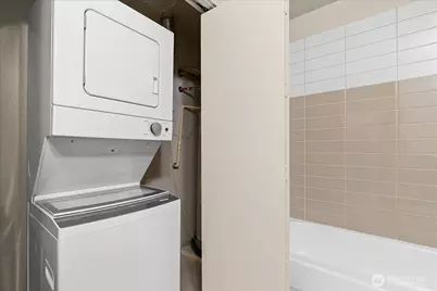 2960 Eastlake Avenue E #111, Seattle, WA 98102 - Photo 22