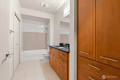 2960 Eastlake Avenue E #111, Seattle, WA 98102 - Photo 20