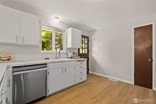 8021 181st Pl SW, Edmonds, WA 98026 - Photo 12