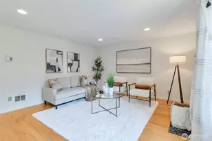 1035 156th Ave NE, Bellevue, WA 98007 - Photo 2