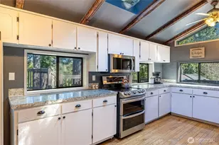 37627 W Lake Walker Dr SE, Enumclaw, WA 98022 - Photo 4