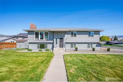 932 Crawford Avenue, Wenatchee, WA 98801 - Photo 1