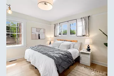 9701 Roosevelt Way NE, Seattle, WA 98115 - Photo 16