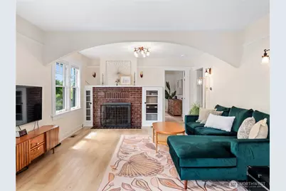 9701 Roosevelt Way NE, Seattle, WA 98115 - Photo 4