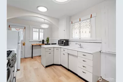 9701 Roosevelt Way NE, Seattle, WA 98115 - Photo 14