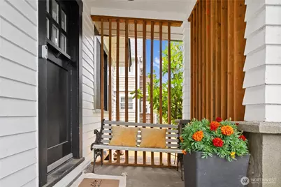 9701 Roosevelt Way NE, Seattle, WA 98115 - Photo 2