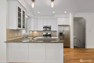 12 W Etruria St, Seattle, WA 98119 - Photo 16