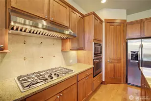 2430 NW Stoney Creek Dr, Issaquah, WA 98027 - Photo 10