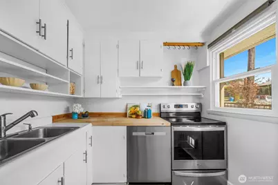 6825 43rd Avenue NE, Seattle, WA 98115 - Photo 10