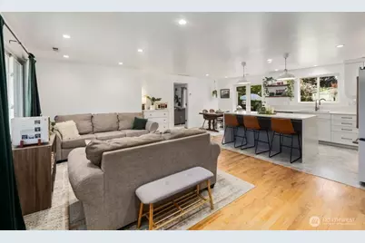 8711 NE 140th Street, Kirkland, WA 98034 - Photo 2