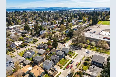 7502 32nd Avenue NE #A, Seattle, WA 98115 - Photo 28