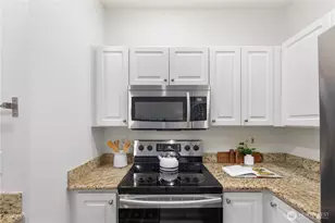 2415 2nd Ave, Seattle, WA 98121 - Photo 12
