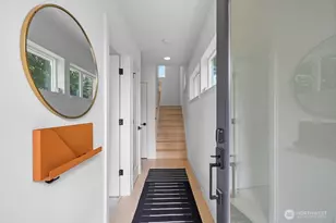 712 W Bertona St, Seattle, WA 98119 - Photo 2