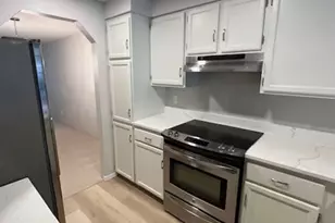 13706 NE 85th St, Redmond, WA 98052 - Photo 2