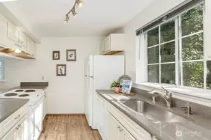 23315 Cedar Way, Mountlake Terrace, WA 98043 - Photo 8