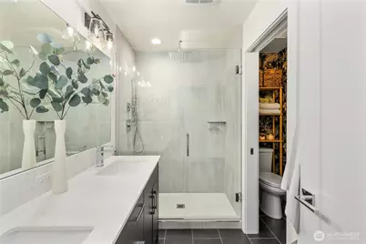 9624 Linden Avenue N, Seattle, WA 98103 - Photo 12