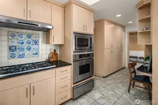 2047 Killarney Way, Bellevue, WA 98004 - Photo 20